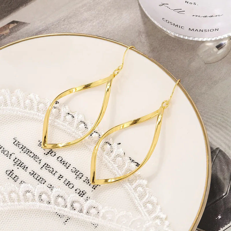 Minimalist Statement Earrings – Gold & Silver