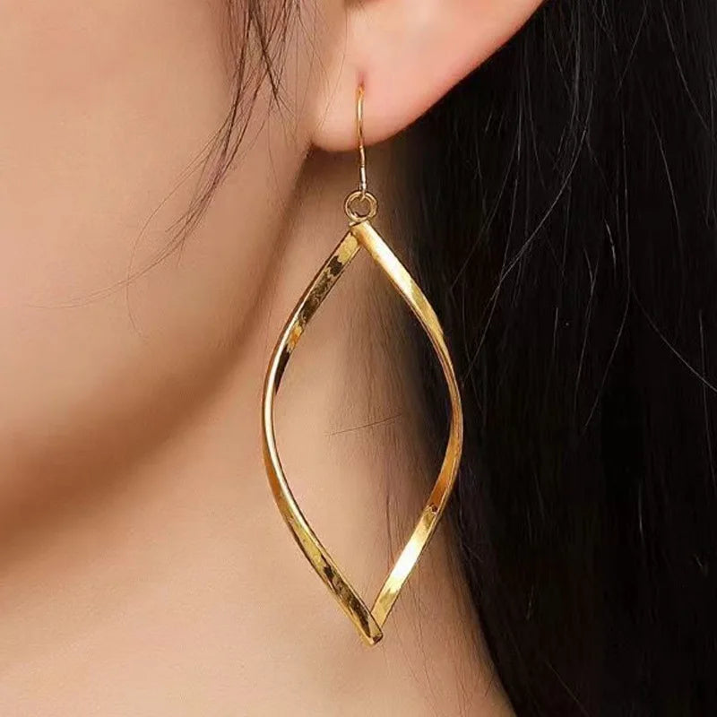 Minimalist Statement Earrings – Gold & Silver