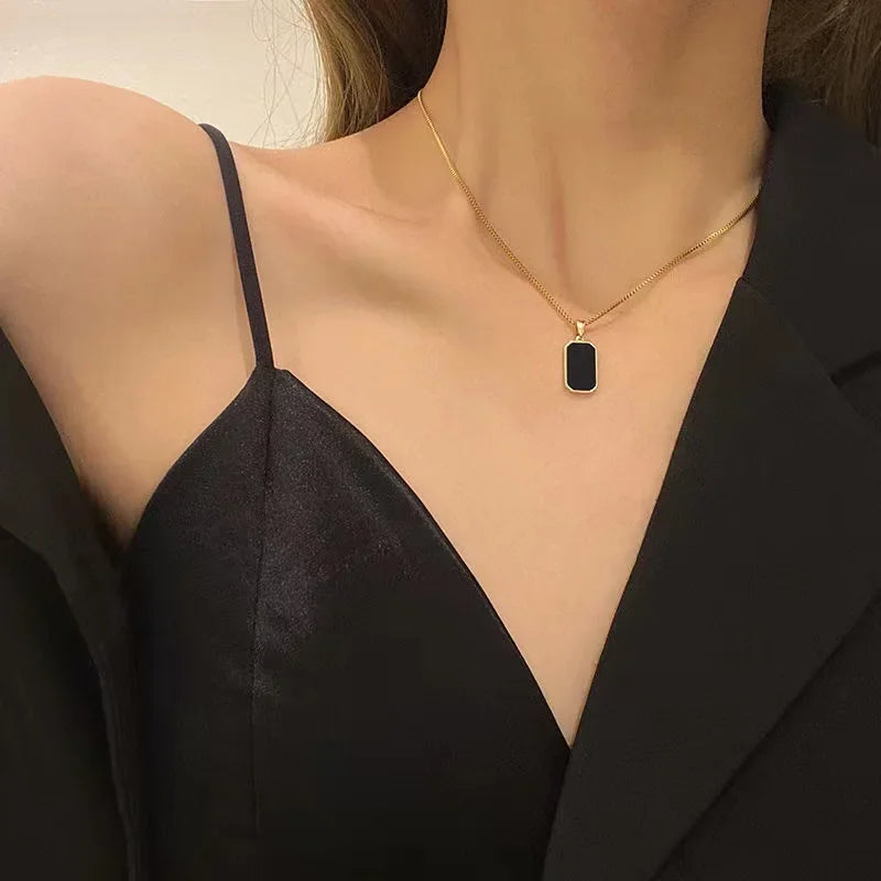 Minimalist Necklace – Black Square Pendant